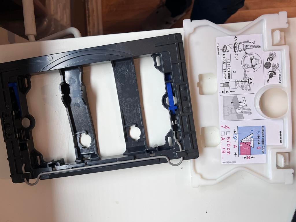 Geberit inbouw toilet drukknop houder, Doe-het-zelf en Verbouw, Sanitair, Ophalen of Verzenden, Nieuw, Toilet