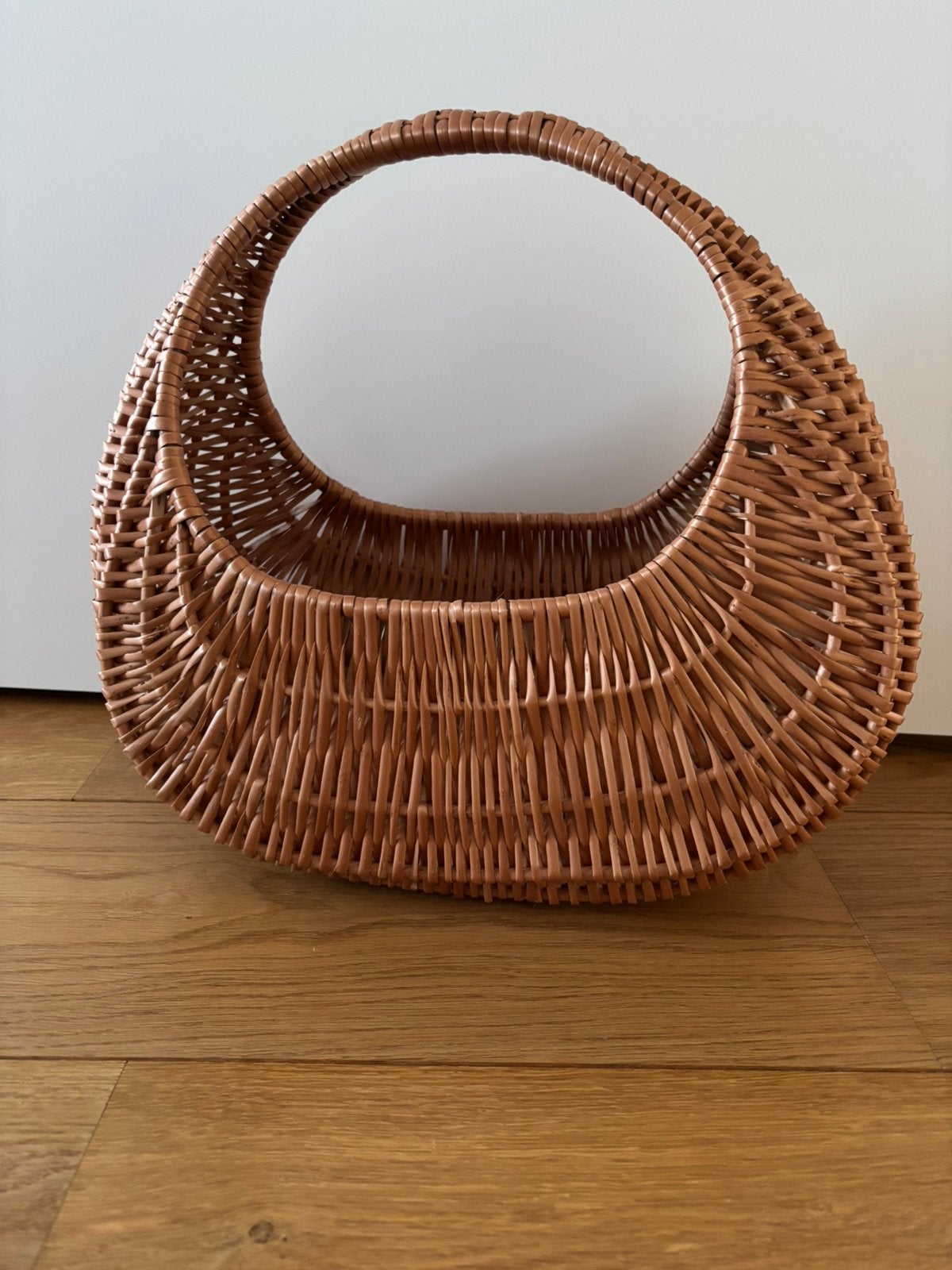 Nieuw: Riet mand, Gondel mand, groot formaat lbh = 40x22x37, Huis en Inrichting, Mand, Nieuw, Ophalen of Verzenden, Gevlochten