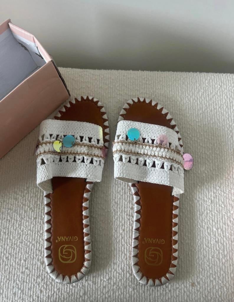 Witte slippertjes, Kleding | Dames, Ophalen of Verzenden, Zo goed als nieuw, Wit