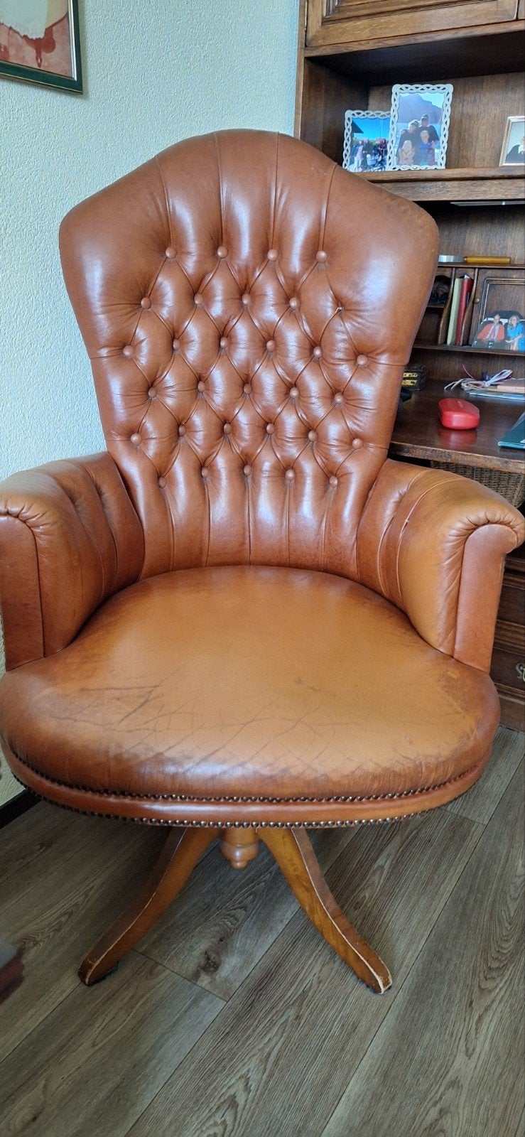 Chesterfield leren bueaustoel, Ophalen