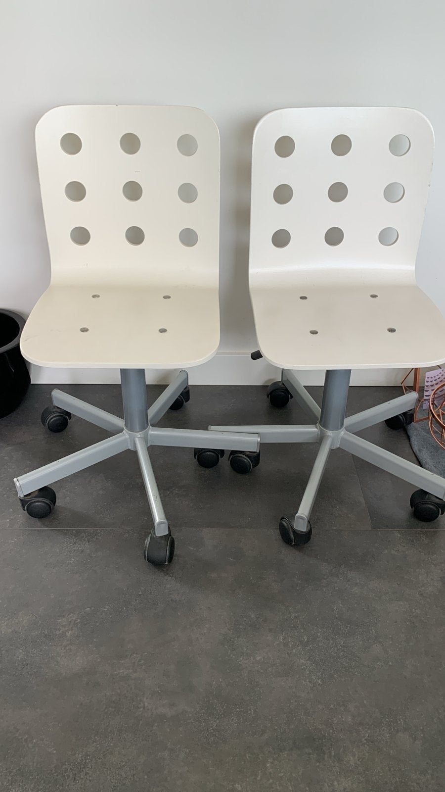 Gratis Set van 2 witte bureaustoelen met wieltjes, Ophalen, Gebruikt, Wit, Bureaustoel