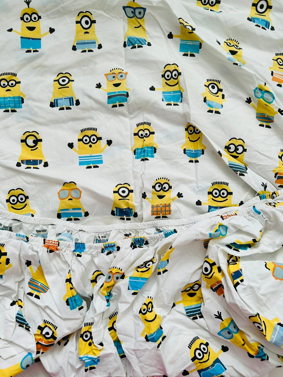 Minions Hoeslaken 90 x 200 cm 100% Katoen Wit Geel, Jongetje of Meisje, Ophalen of Verzenden, Zo goed als nieuw, Wit