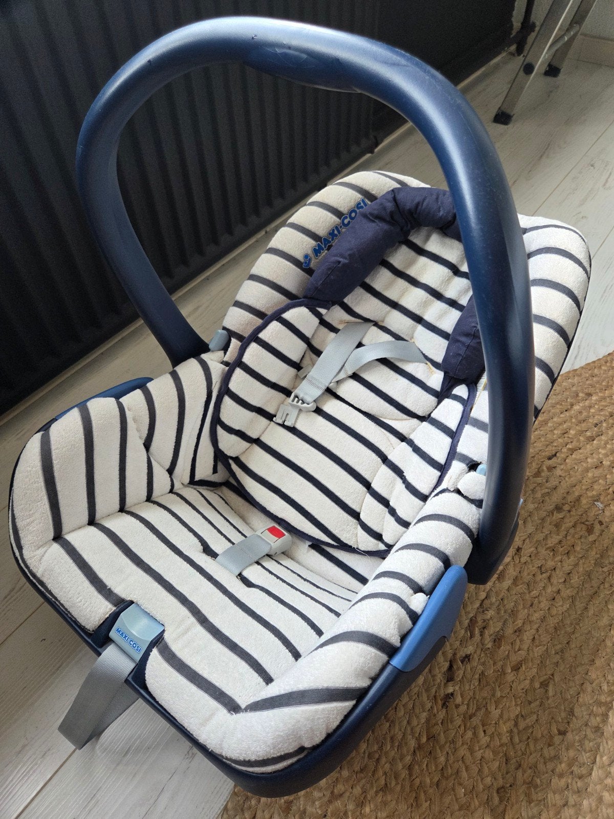 Maxi-Cosi autostoel 0-13 kg met gestreepte bekleding, 0 t/m 13 kg, Maxi-Cosi, Gebruikt, Autogordel