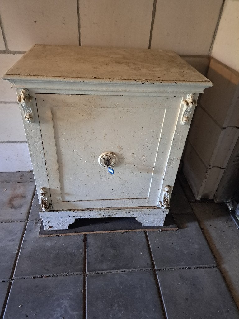 Antieke kluis, Huis en Inrichting, Brandblussers en Brandkasten, Ophalen, Gebruikt, Brandkast