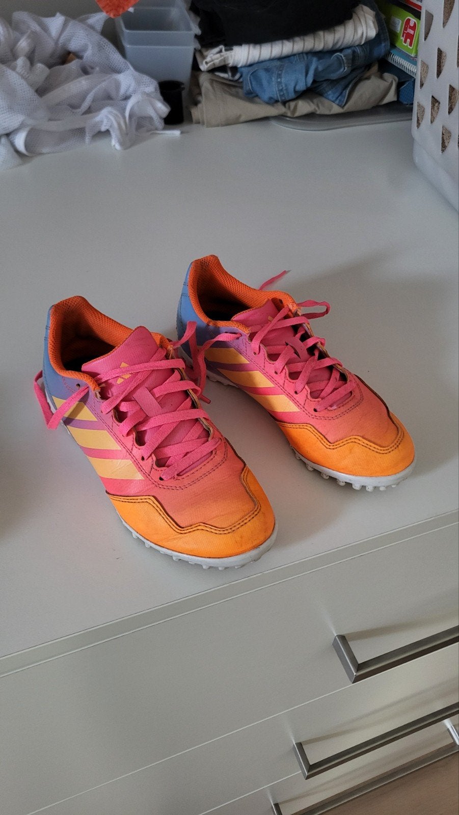Adidas kunstgras schoenen maat 35, Ophalen of Verzenden, Gebruikt, Schoenen