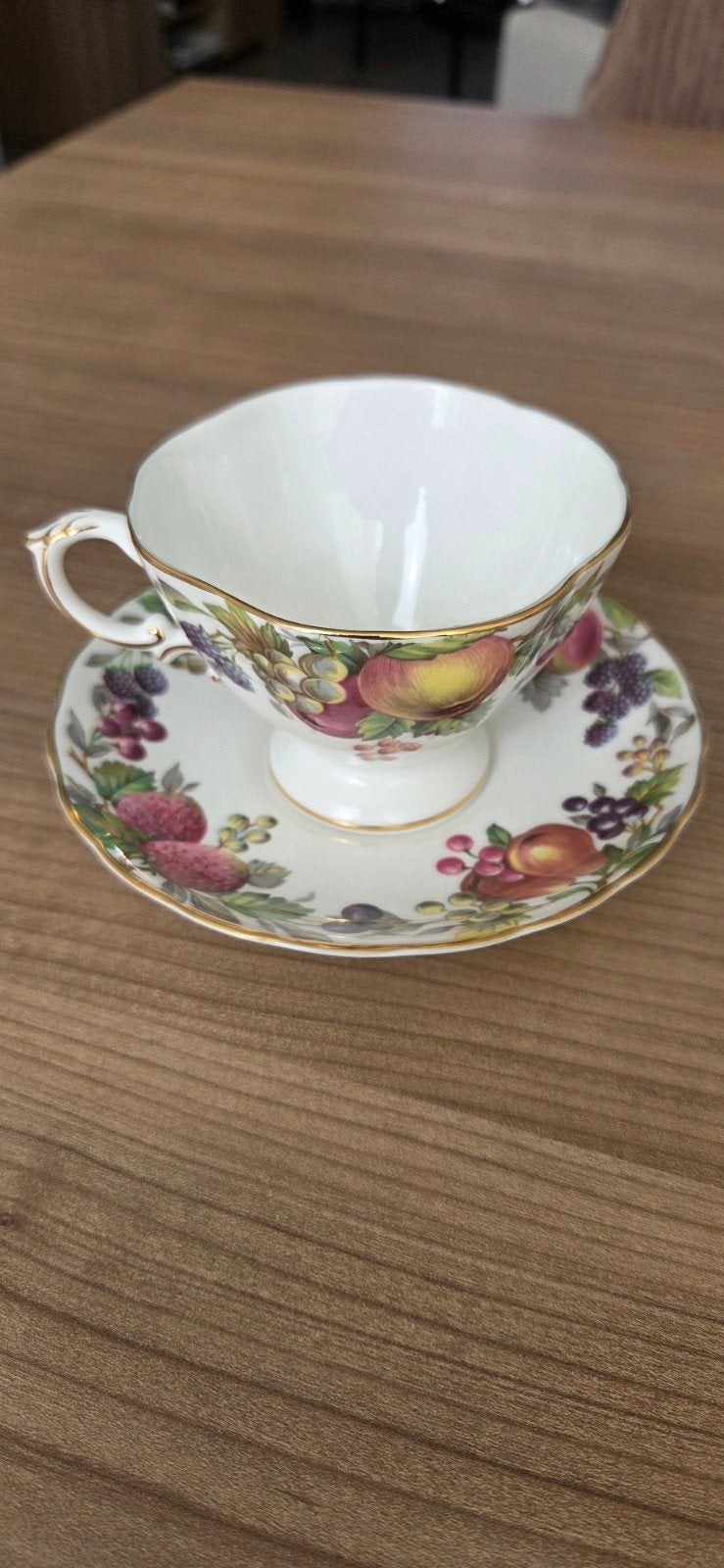 Oakley China Ltd. Theekop en schotel - Fruitmotief, Antiek en Kunst, Ophalen