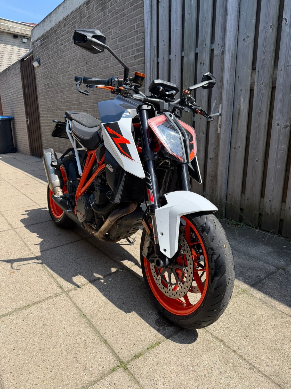 KTM Super Duke 1290 R 2017 Akrapovic (Hele nette staat), Motoren, 2 cilinders, Occasion, Particulier, Handvatverwarming