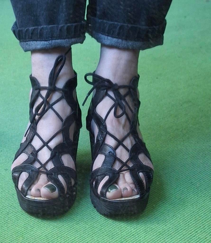 FLY LONDON schoenen met sleehak 40, Zwart, FLY LONDON, Zo goed als nieuw, Sandalen of Muiltjes