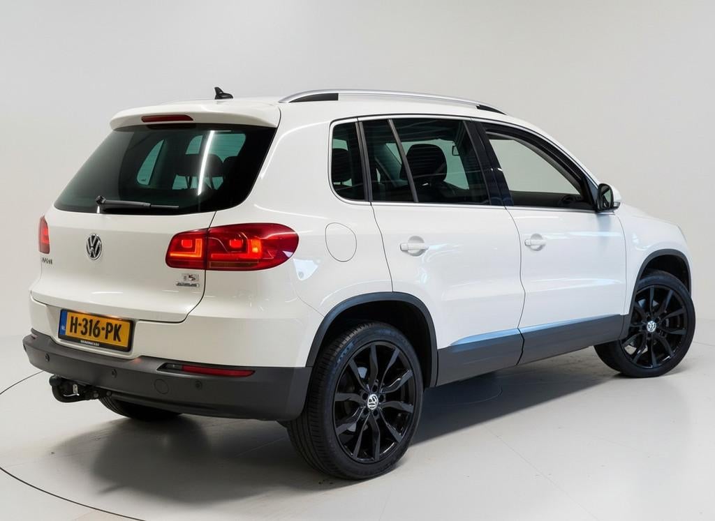 Volkswagen Tiguan 1.4 TSI 150PK Sport&Style Carplay|Trekhaak, Voorwielaandrijving, Euro 5, 15 km/l, Zwart