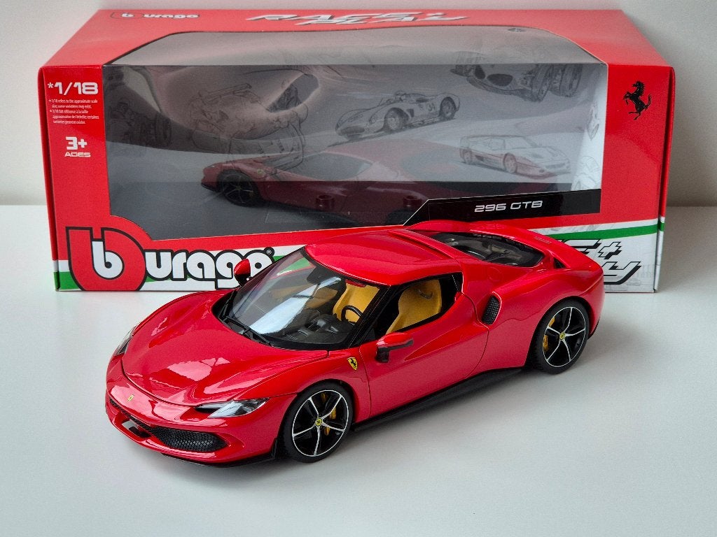 1:18 Bburago Ferrari 296 GTB Rosso Corsa 2021, Hobby en Vrije tijd, Modelauto's | 1:18, Ophalen of Verzenden, Zo goed als nieuw