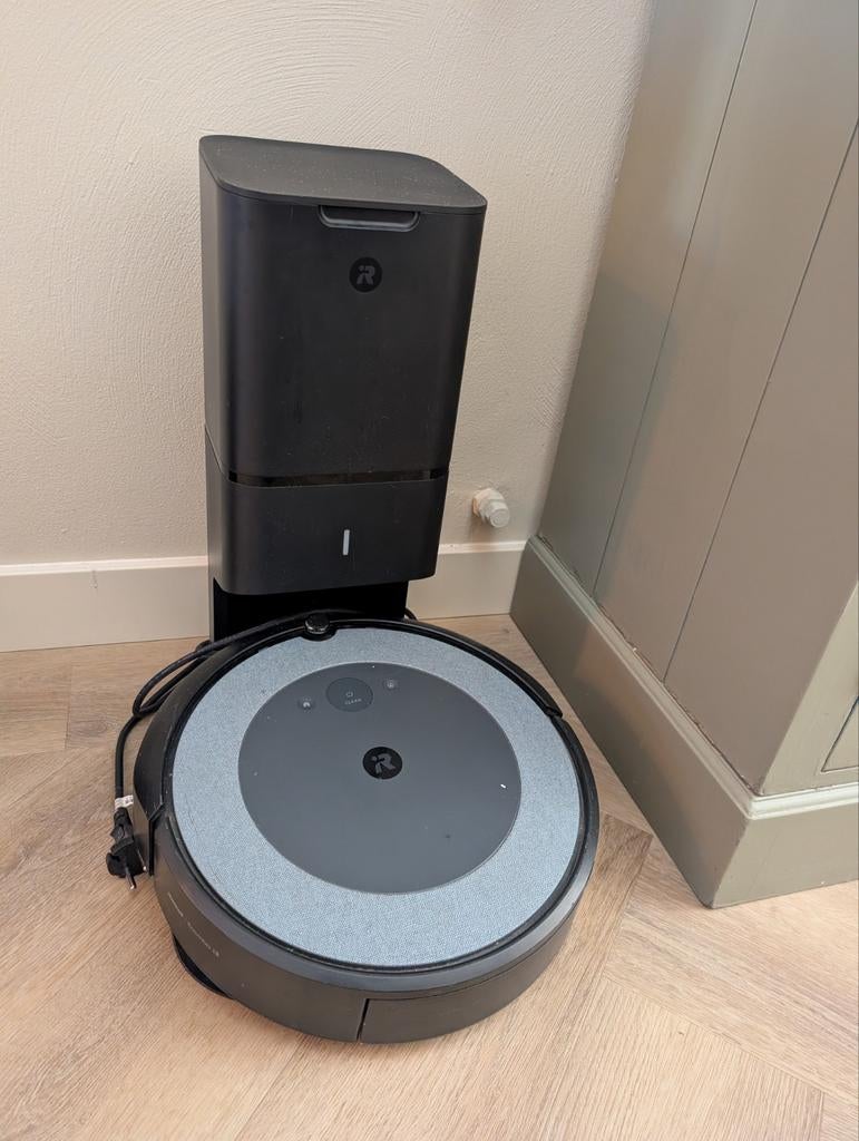 iRobot Roomba i3 robotstofzuiger met extra's, Ophalen of Verzenden, Zo goed als nieuw, Stofzak, Robotstofzuiger