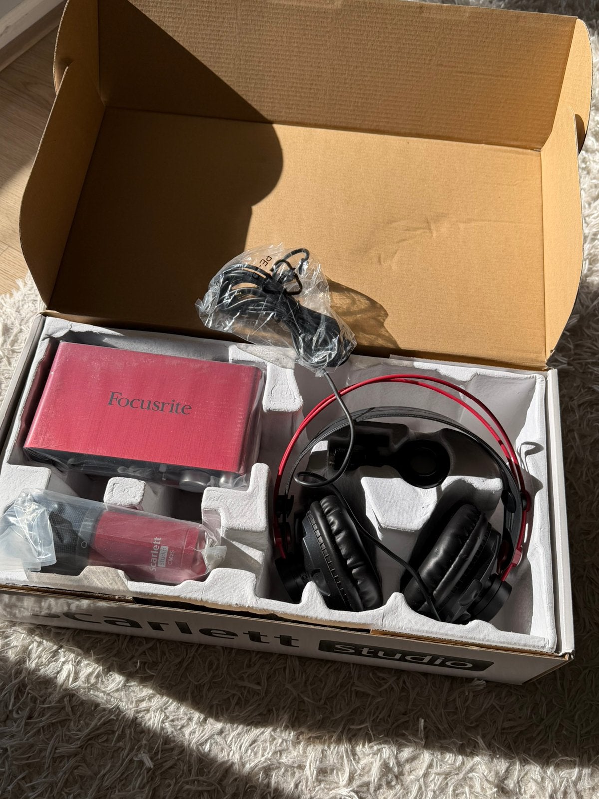 BRAND NEW!  Focusrite Scarlett Solo Studio 4th Generation, Ophalen of Verzenden, Nieuw