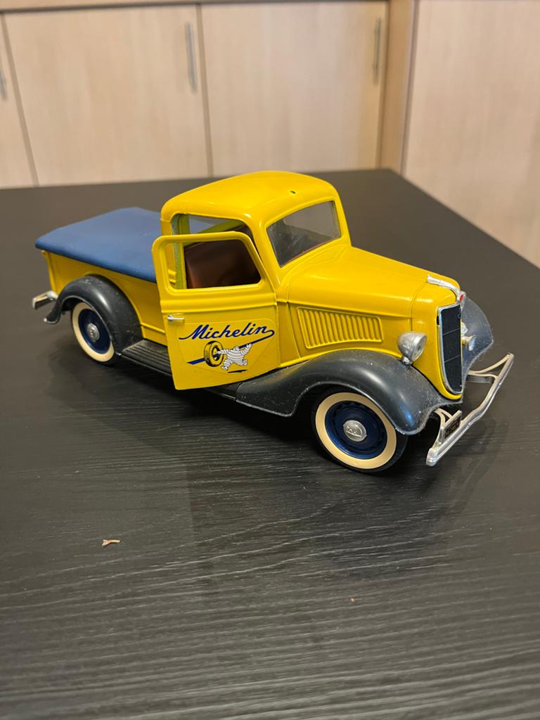 Solido Ford V8 Michelin Modelauto 1:18, Ophalen of Verzenden, Zo goed als nieuw