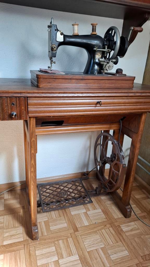 Antieke Pfaff Naaimachine met Houten Tafel, Ophalen