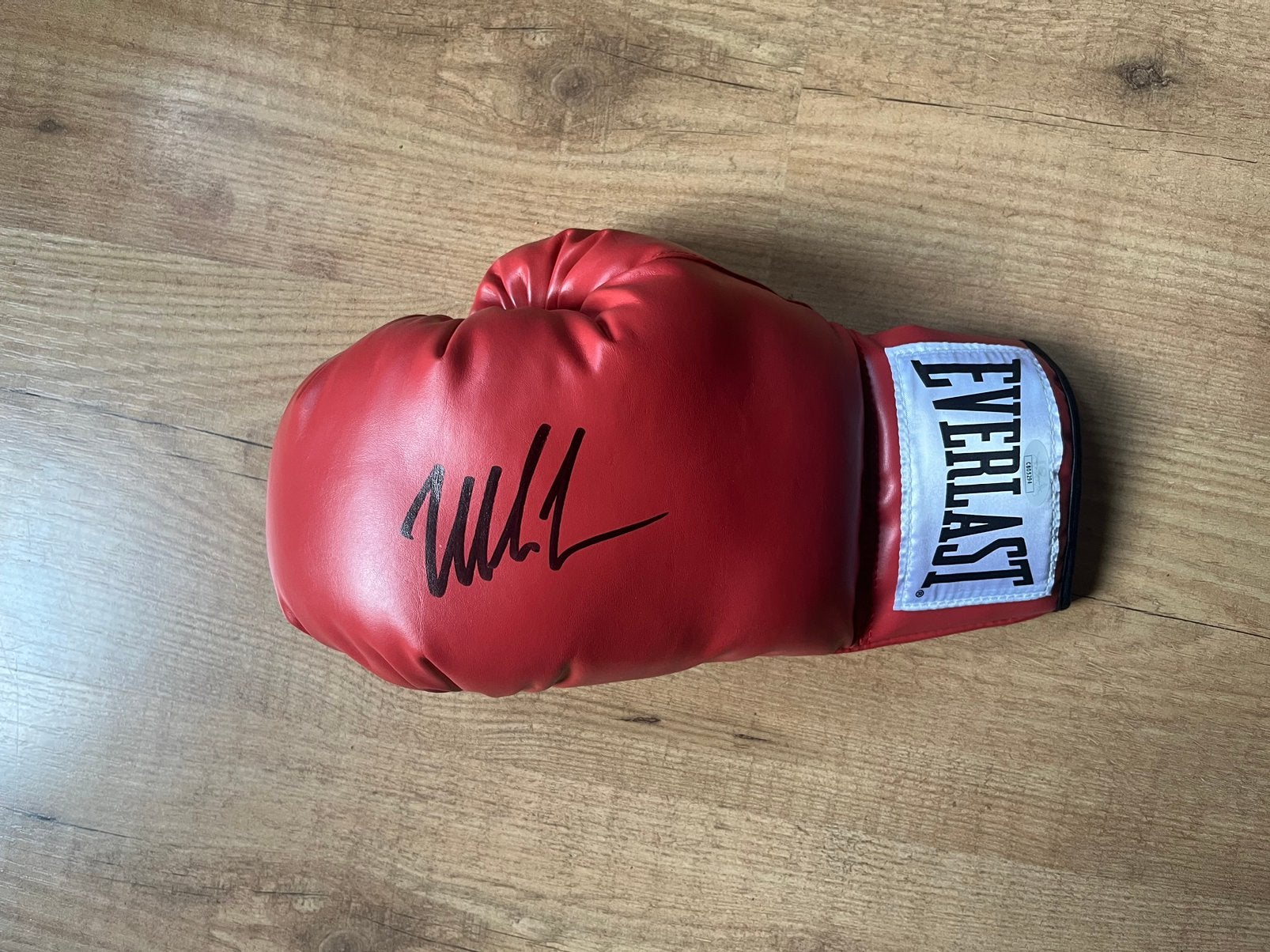 Mike Tyson signed gesigneerde handschoen met COA NU € 275!, Nieuw, 1000 Amsterdam, Ophalen of Verzenden, Bokshandschoenen
