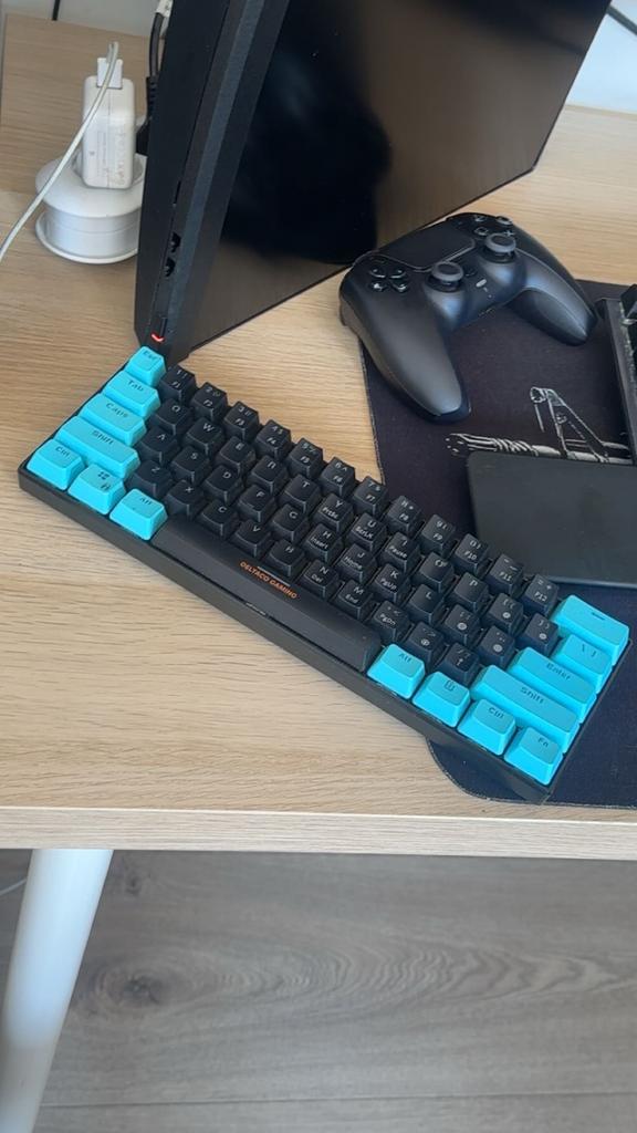 Gaming toetsenbord (custom keycaps), Ophalen of Verzenden, Zo goed als nieuw, Gaming toetsenbord