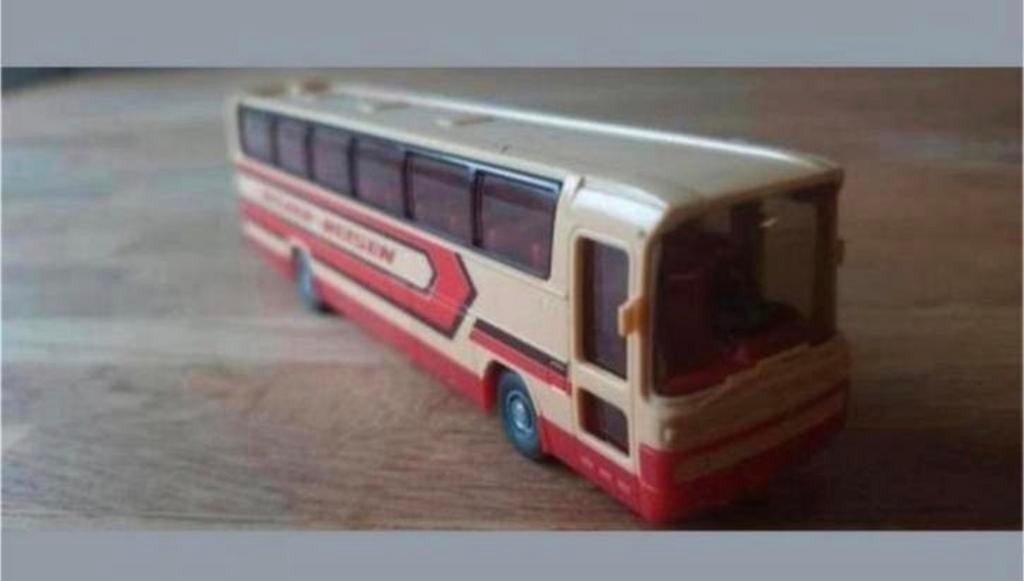 Wiking Mercedes-Benz O303 RHD Reisbus “Kelder Reisen”, Hobby en Vrije tijd, Modelauto's | 1:87, Ophalen of Verzenden, Zo goed als nieuw