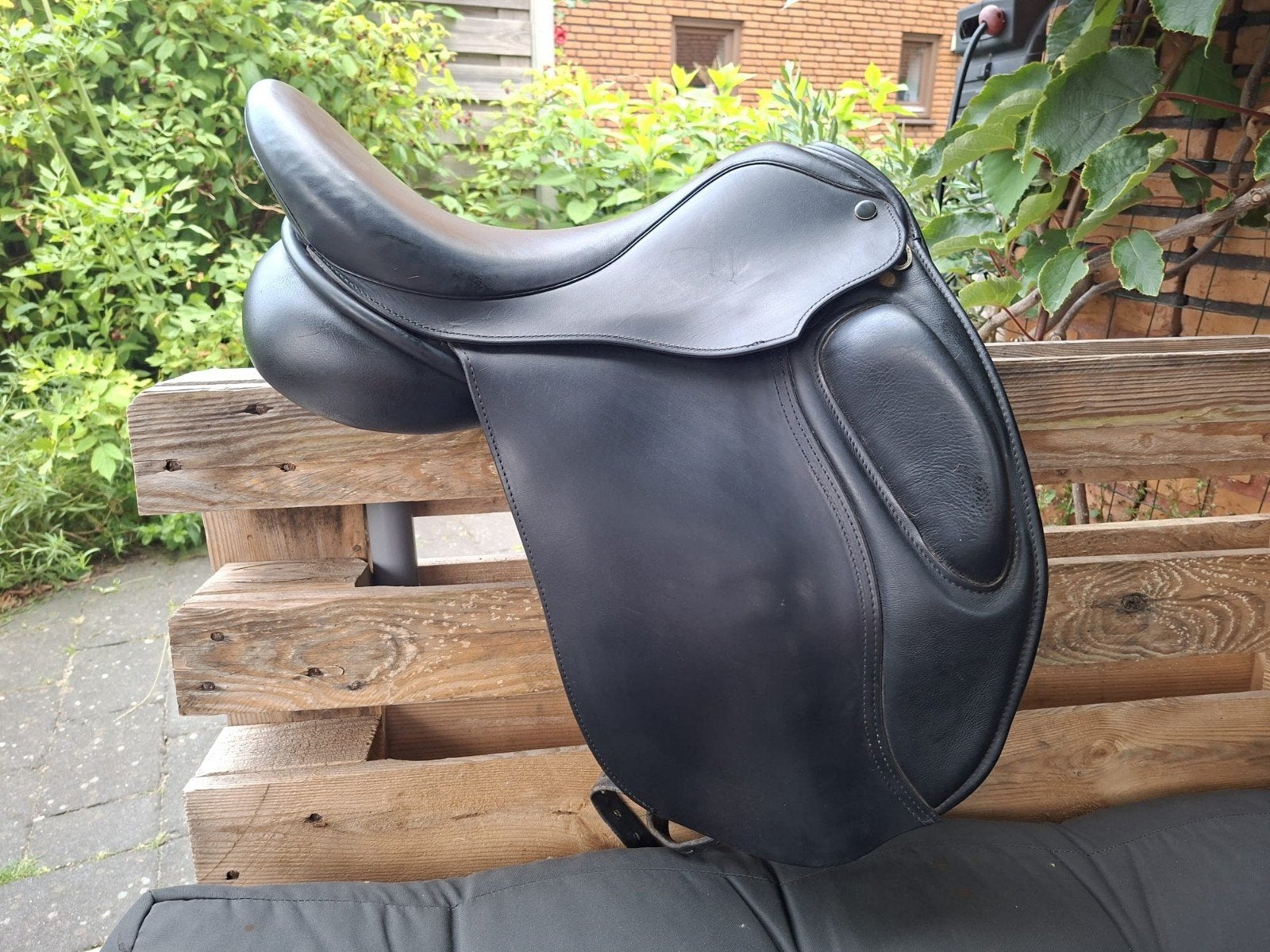 Dressuurzadel 17,5 inch monoblad van Trinity Equine, L (17.5 inch), Dressuur, Overige merken, Ophalen of Verzenden