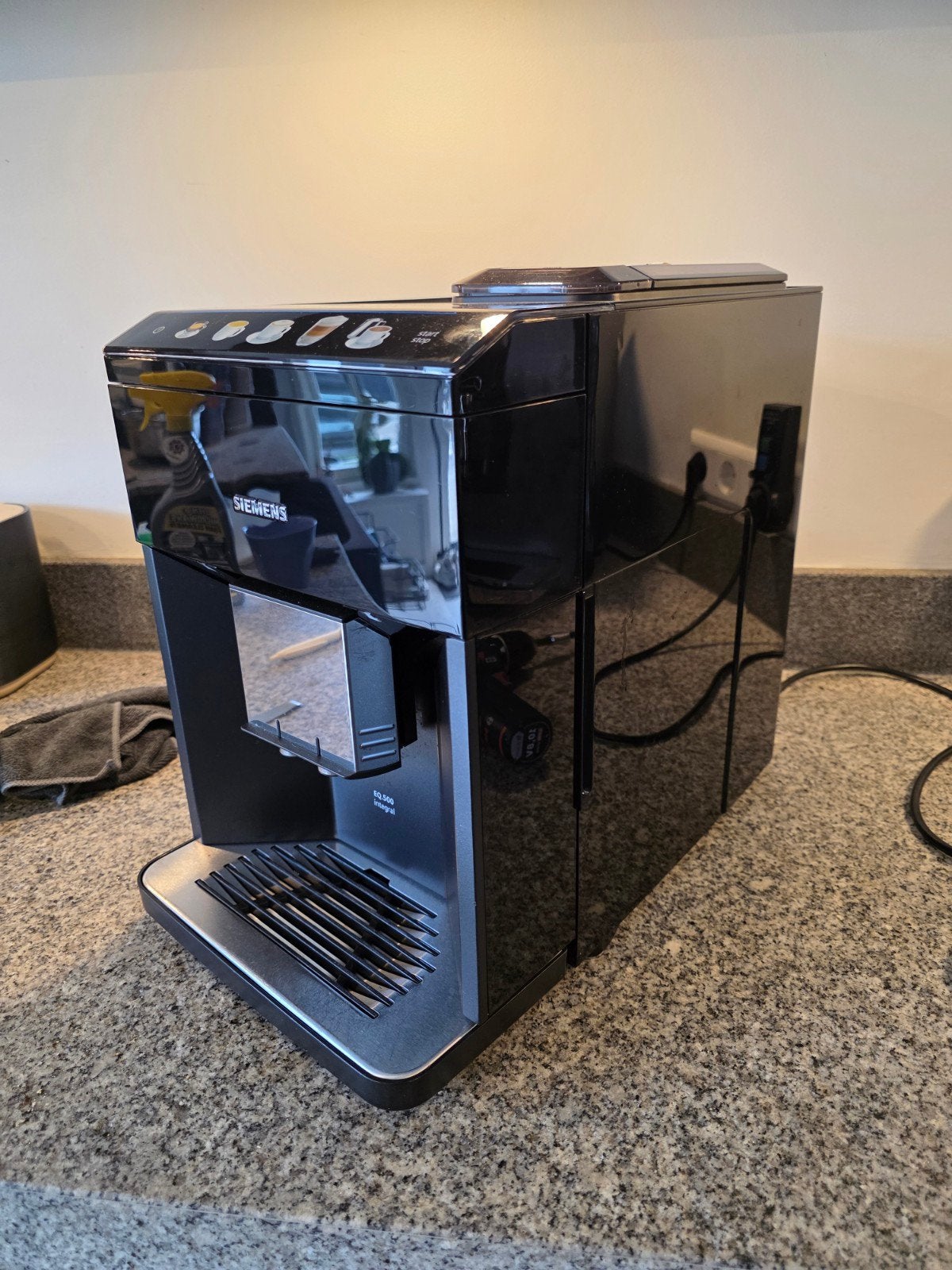 Siemens EQ.500 koffiemachine - defect voor onderdelen, Witgoed en Apparatuur, Koffiezetapparaten, Ophalen, BSH Hausgeräte GmbH