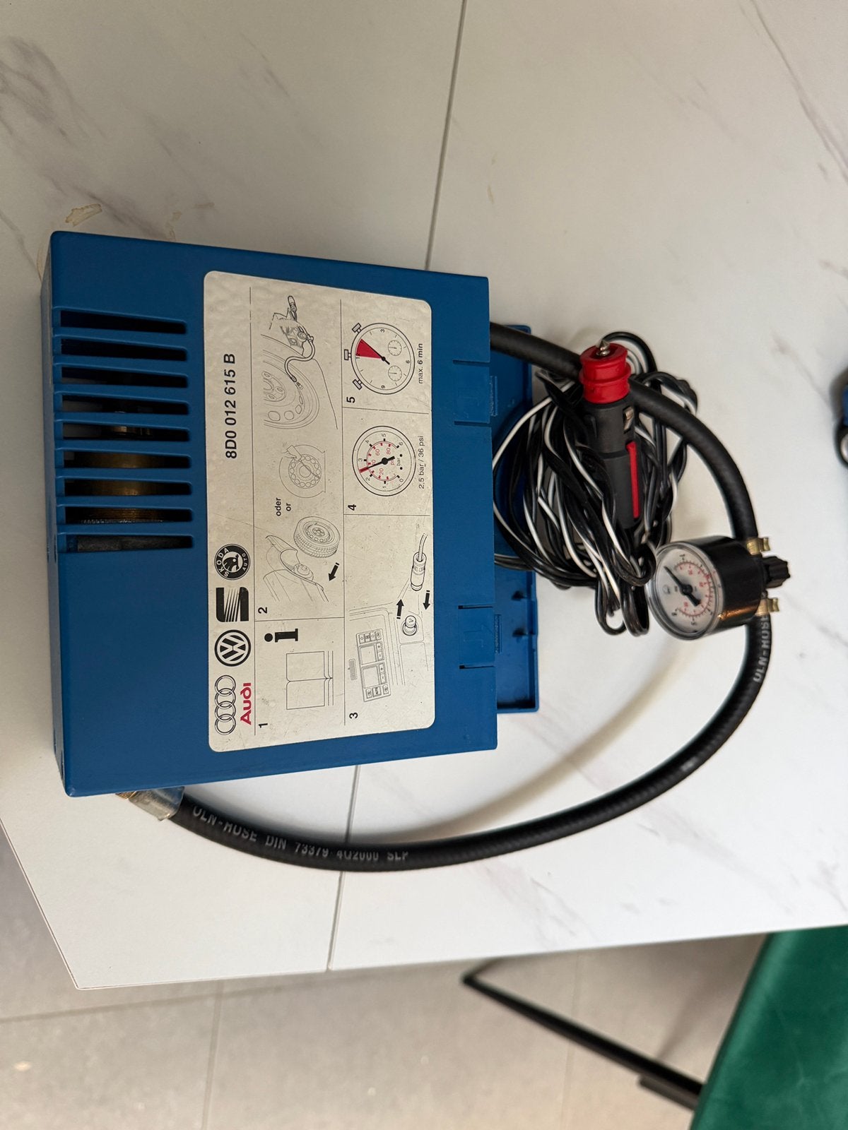 Original Audi/VW/Seat/SKODA tire pump - 12V compressor, Auto-onderdelen, Gebruikt, Audi