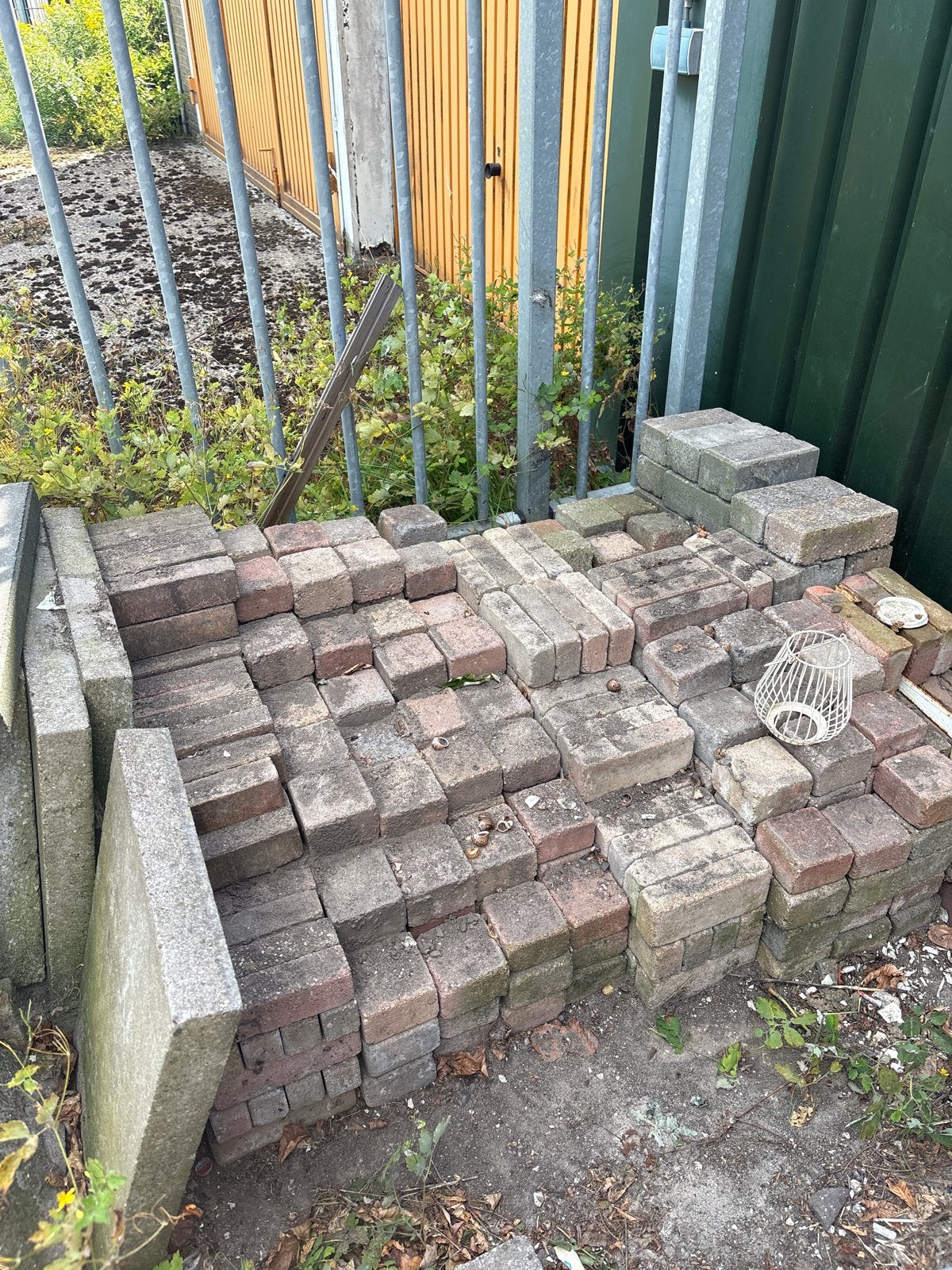 Gratis af te halen: Gebruikte bakstenen voor tuin of oprit, Doe-het-zelf en Verbouw, Tegels, Ophalen, Gebruikt, Overige materialen