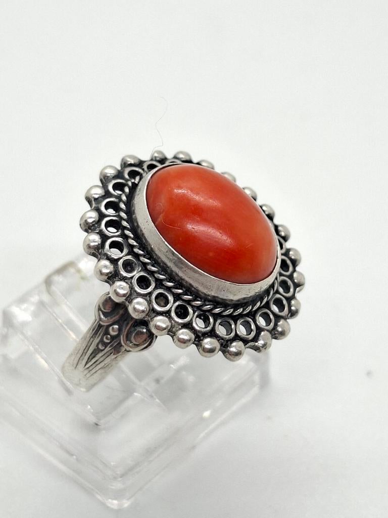 Zilveren vintage ring met bloedkoraal, Niekerk Schoonhoven, Ophalen of Verzenden, 17 tot 18, Met edelsteen, Dame