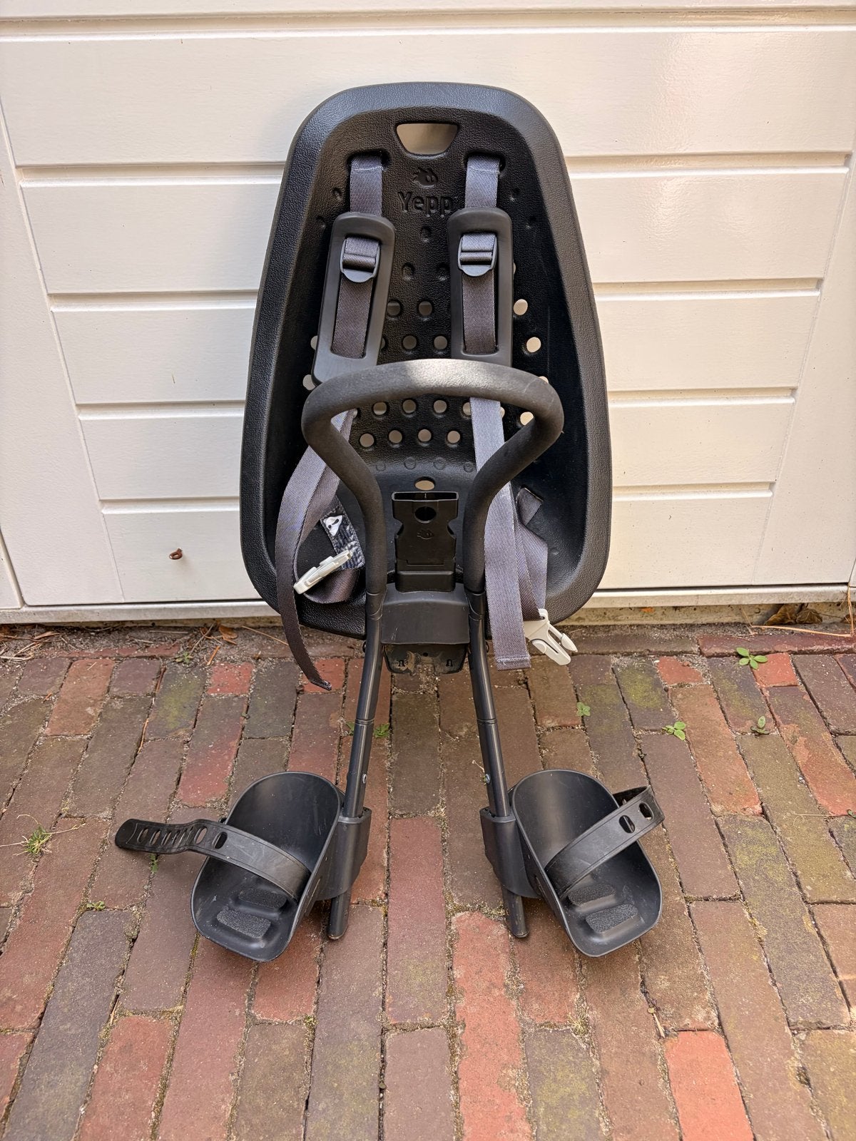 Thule Yepp Mini voorzitje met adapter en sleutel, Ophalen, Gebruikt, Voorzitje, Voetsteuntjes