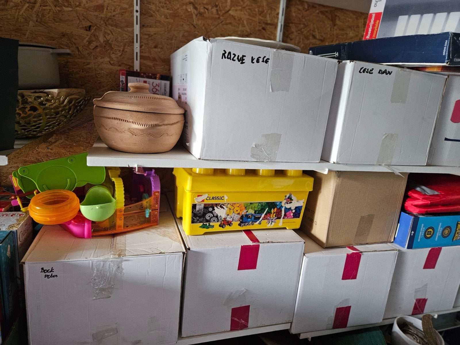 Garage uitverkoop (rommelmarkt spullen):kleding, speelgoed, Ophalen, Zo goed als nieuw