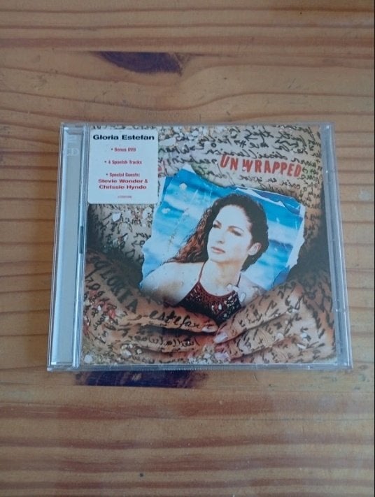 Cd + dvd Gloria Estefan unwrapped, Ophalen of Verzenden, Zo goed als nieuw