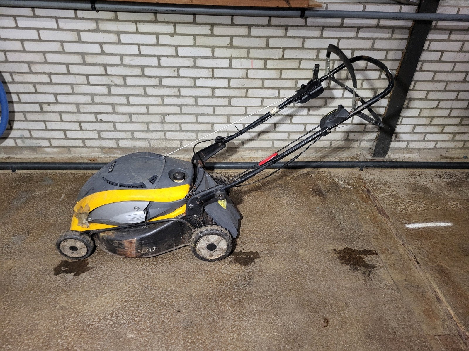 Stiga grasmaaier - zelfrijdend defect, Ophalen, Cirkelmaaier, Gebruikt, Elektrische grasmaaier