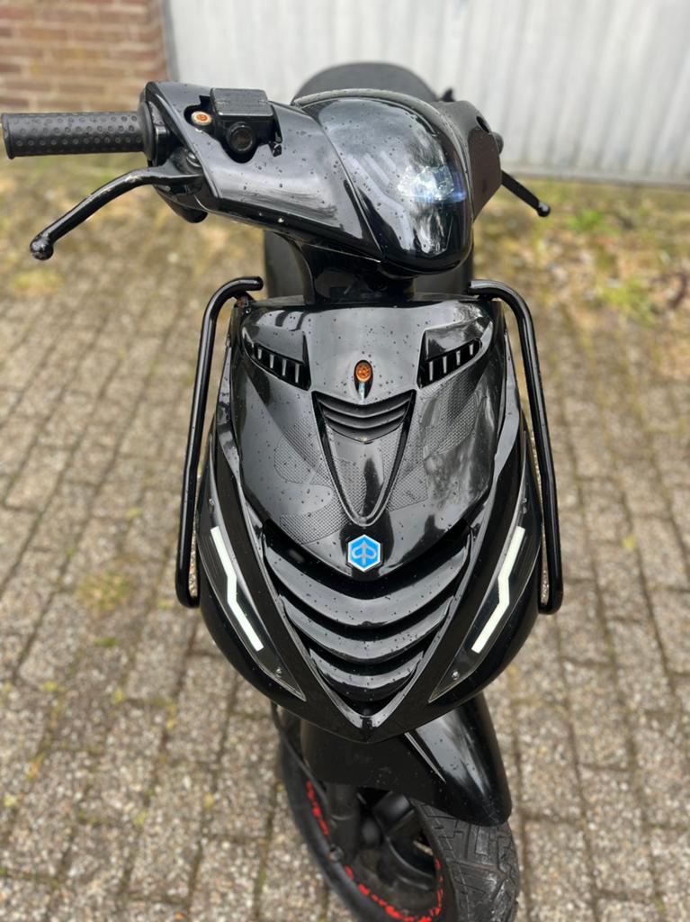 Piaggio Zip Brom 4Takt Black On Black, Fietsen en Brommers, Scooters | Piaggio, Ophalen, Zo goed als nieuw, Benzine, Zip