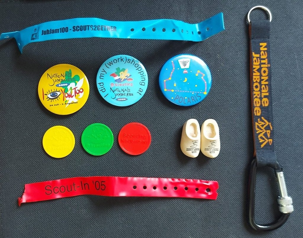 scouting div.buttons, polsbandjes, klompjes, munten,musketon, Verzamelen, Scouting, Verzenden, Zo goed als nieuw, Embleem, Speld of Insigne