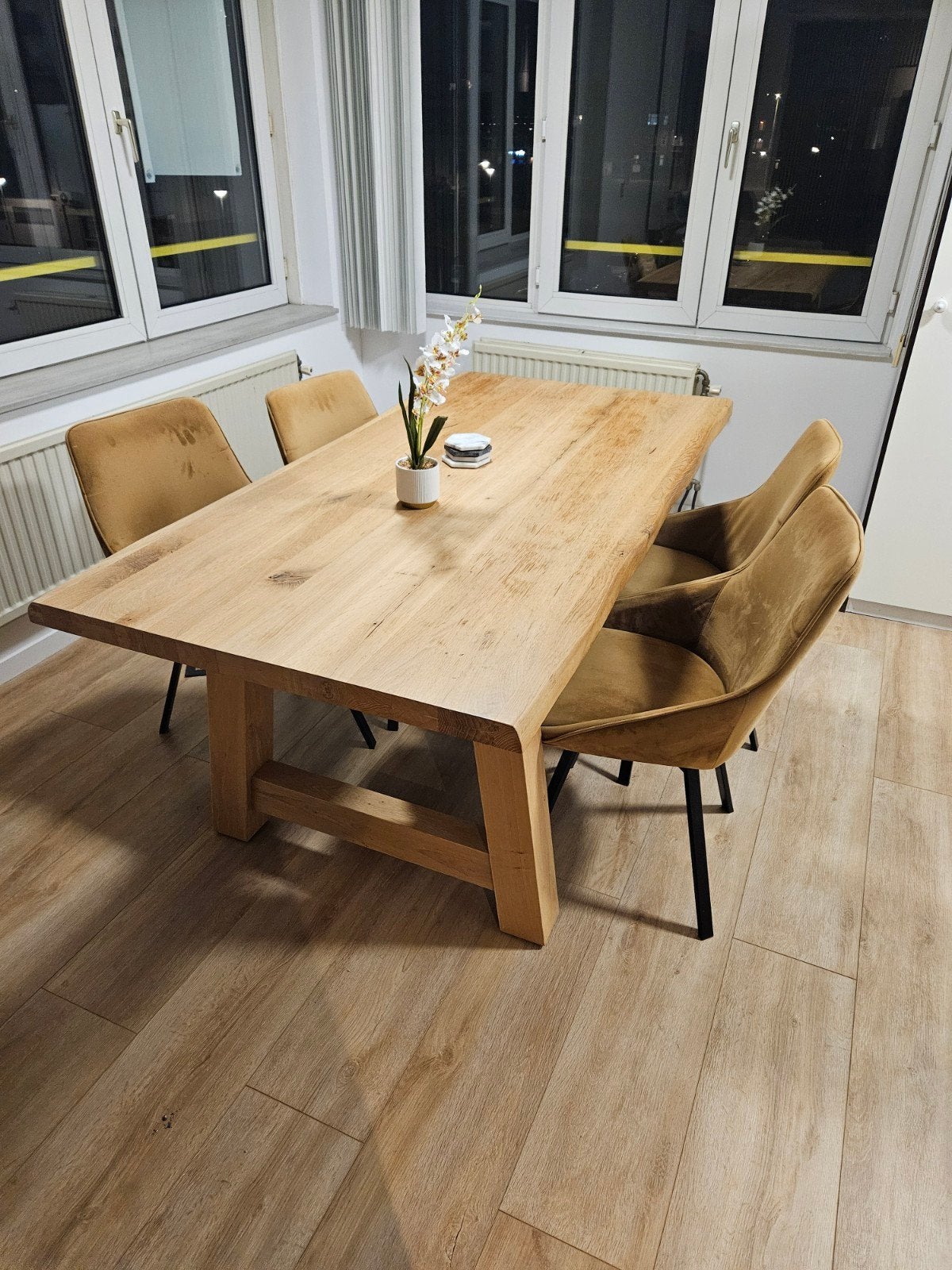 Te koop: eettafel 1,80 bij90 cm, met vier stoelen. Bieden va, Ophalen, 4 tot 6 stoelen