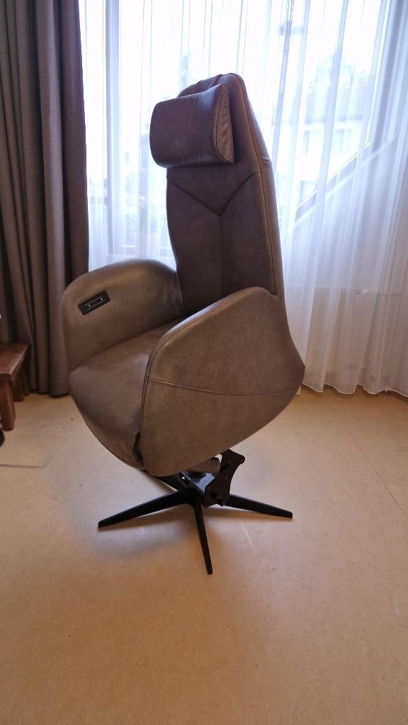 Sta-op-stoel/relaxfauteuil leder Taupe, Ophalen, Bruin, Leer, Zo goed als nieuw