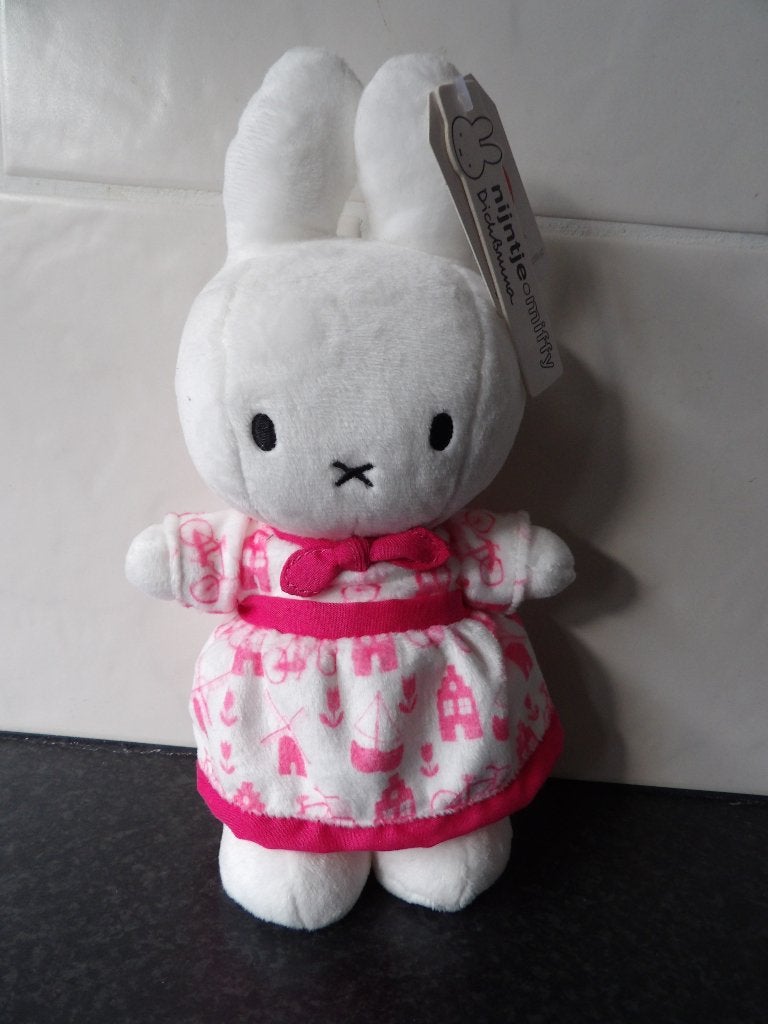 Nieuw met kaartjes Nijntje knuffel staand Dress Pink 24 cm, Nijntje, Ophalen of Verzenden, Middelgroot (20 tot 80 cm), Konijn