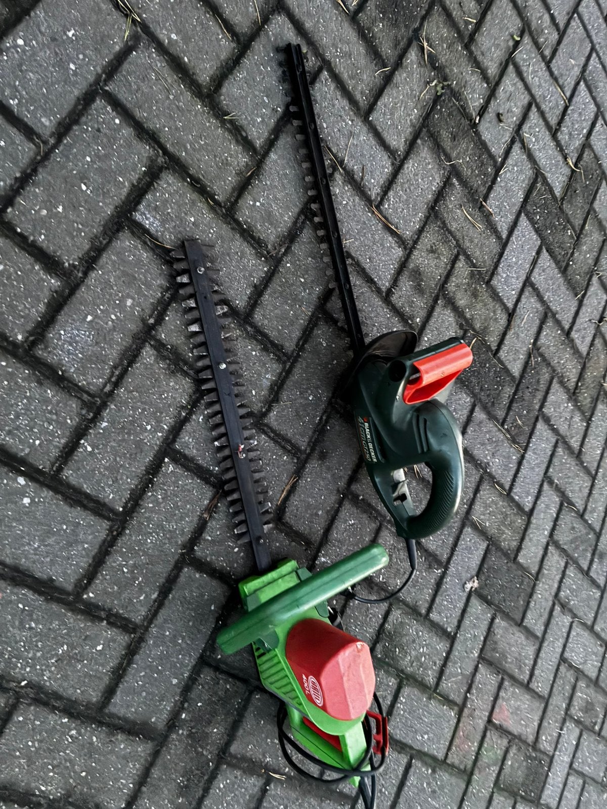 2x elektrische heggenschaar in goede staat, Ophalen, Gebruikt, Elektrisch