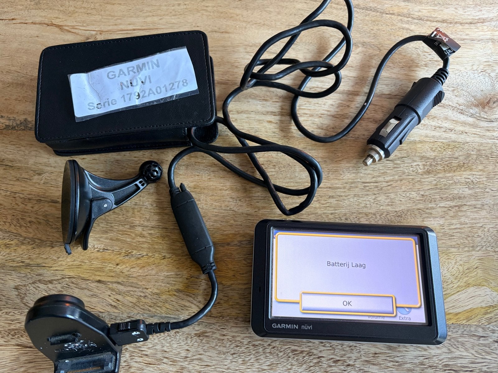 Garmin Nüvi Navigatiesysteem met accessoires, Ophalen of Verzenden, Gebruikt