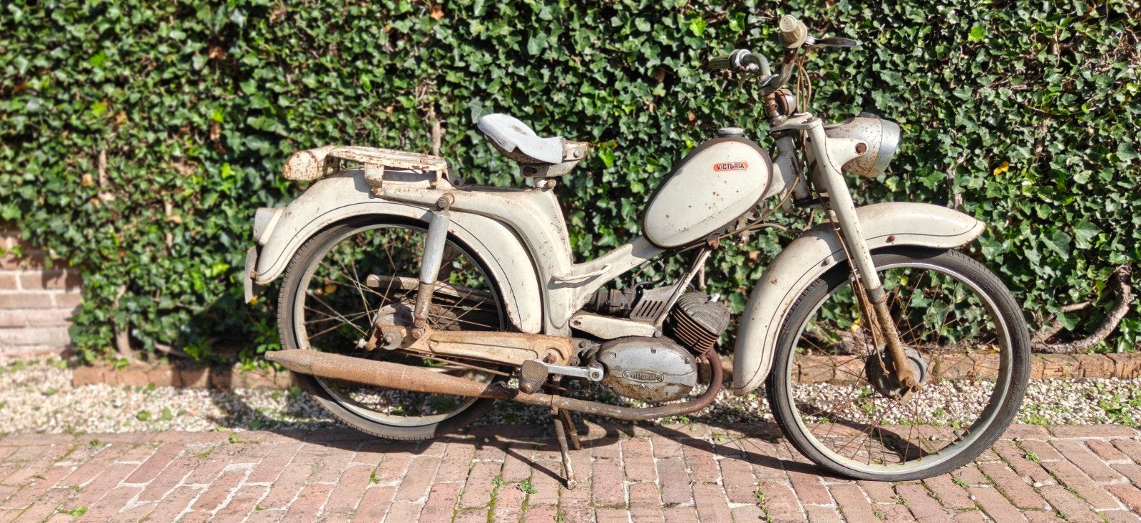 Victoria 110 met Geldig geel kenteken, Ophalen, Victoria, Flovye, Flovye