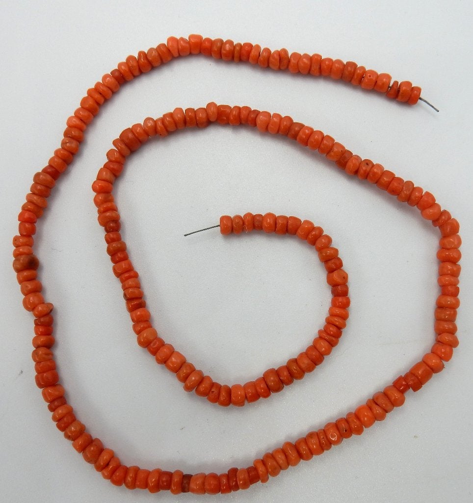 Streng antieke bloedkoralen 43 cm., Ophalen of Verzenden, Overige materialen, Ketting, Met edelsteen