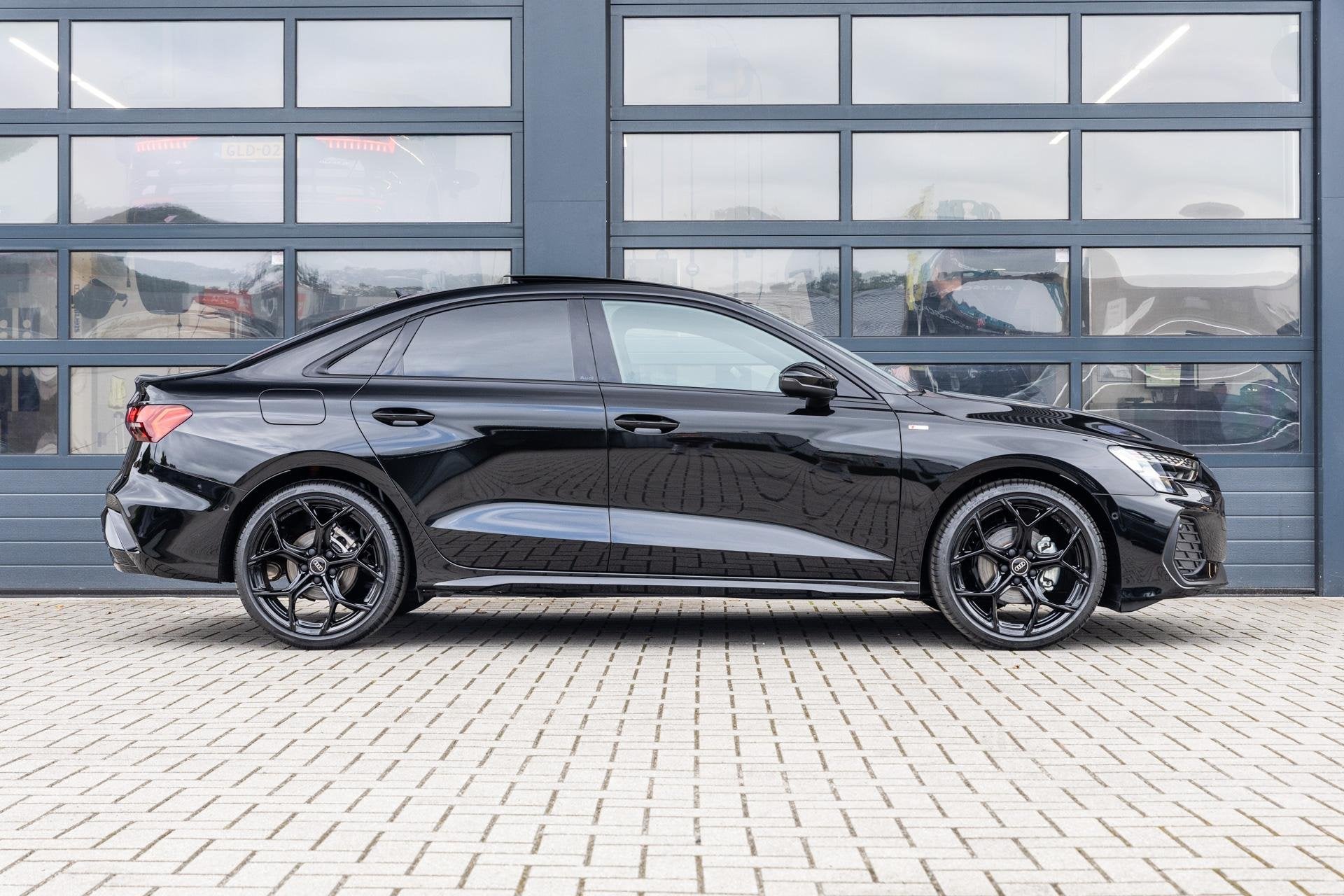 Audi A3 Limousine 30 TFSI 115pk S Edition | Panoramadak | He, Auto's, Audi, 12 maanden, 1498 cc, 4 cilinders, Bedrijf