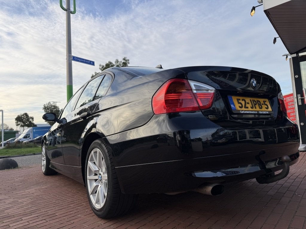 BMW 3-serie 320i automaat navi trekaak nette bmw (bj 2005), Automaat, Dealer onderhouden, 4 cilinders, 150 pk