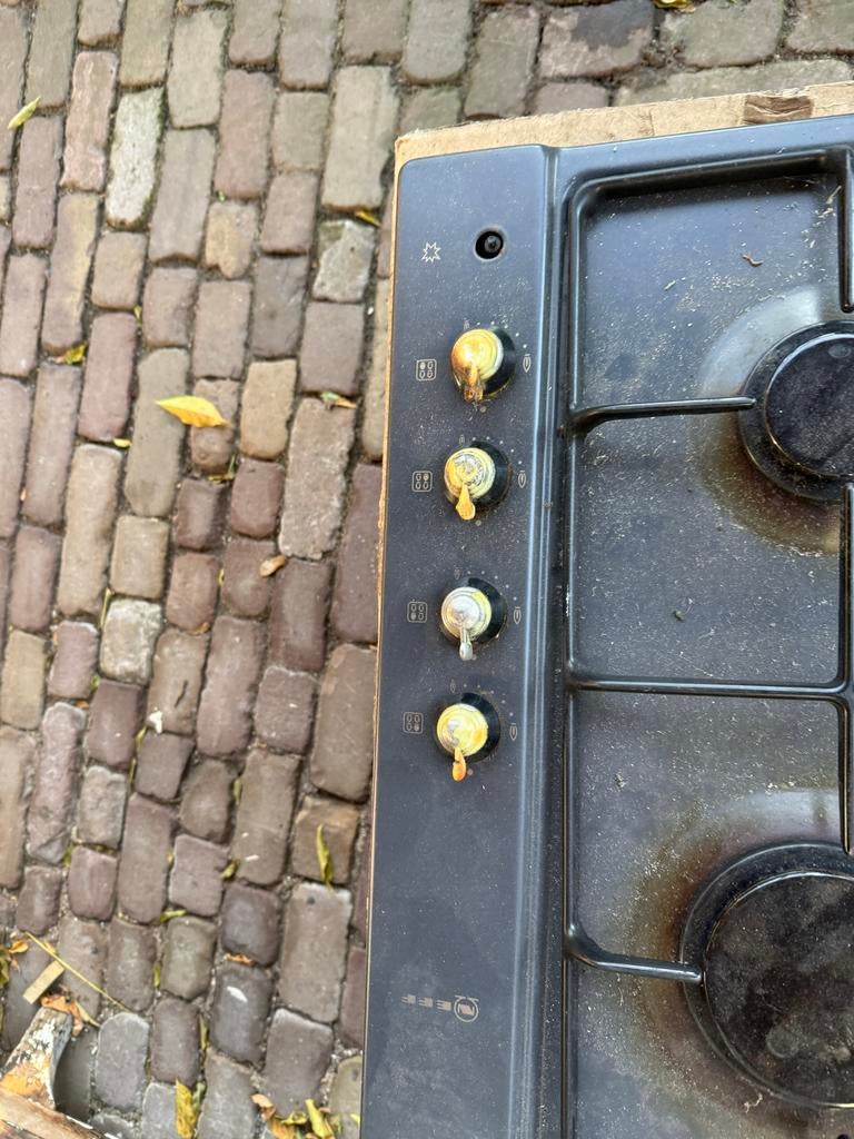 Zwart fornuis met oven en 4 gaspitten, Ophalen, Gebruikt, Vrijstaand, Oven