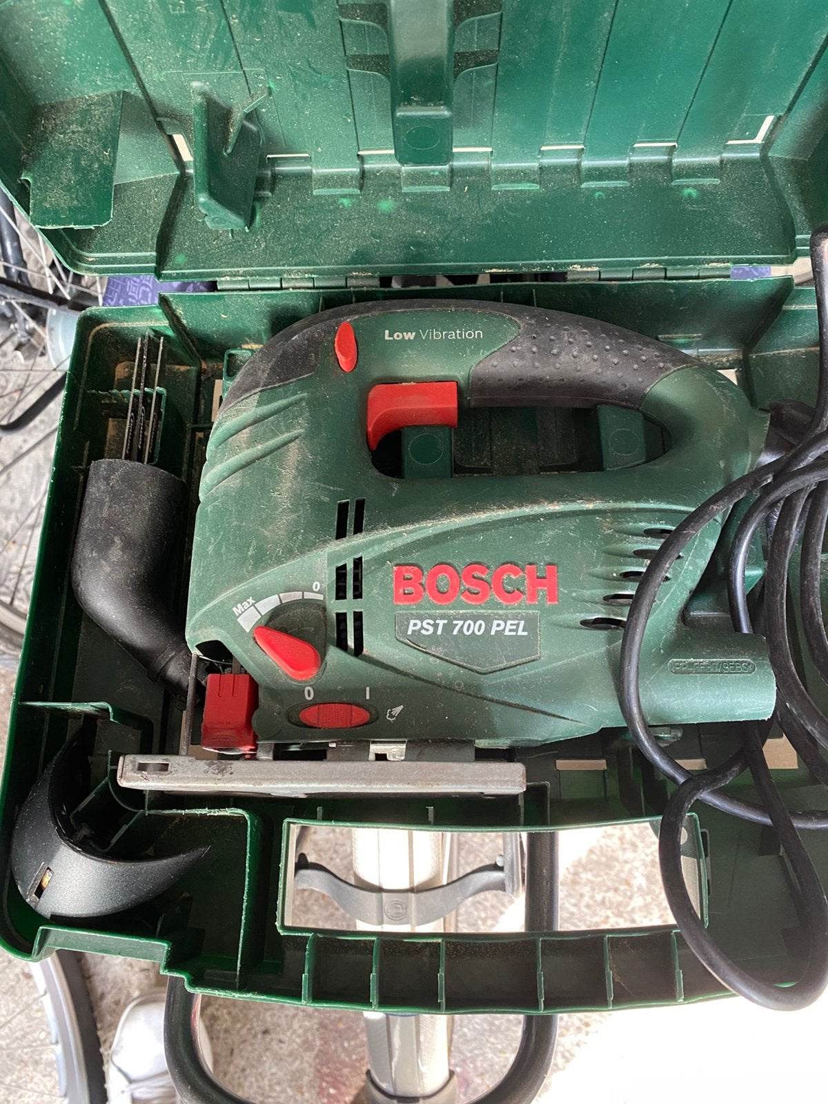Bosch decoupeerzaag met laser en koffer, Ophalen of Verzenden, Minder dan 600 watt, Decoupeerzaag, 30 tot 70 mm
