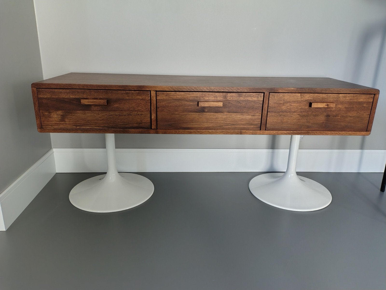 Dressoir tulpvoet trompetvoet noten, Ophalen