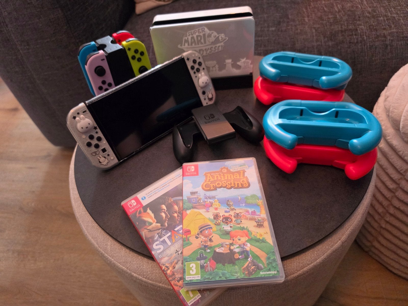 Nintendo Switch OLED met 6 controllers en 2 games, Spelcomputers en Games, Spelcomputers | Nintendo Switch, Ophalen, Zo goed als nieuw