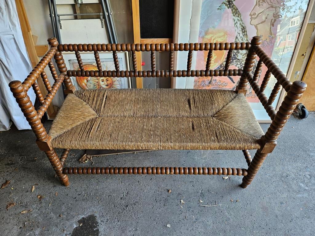 Vintage jaren 50(?) knobbelbankje met biezen zitting, Antiek en Kunst, Antiek | Meubels | Stoelen en Banken, Ophalen