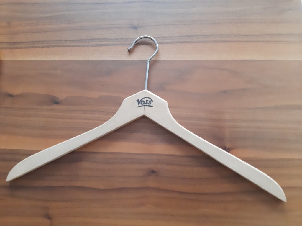 Gratis: Kledinghanger Voss, Ophalen of Verzenden, Gebruikt, Hout