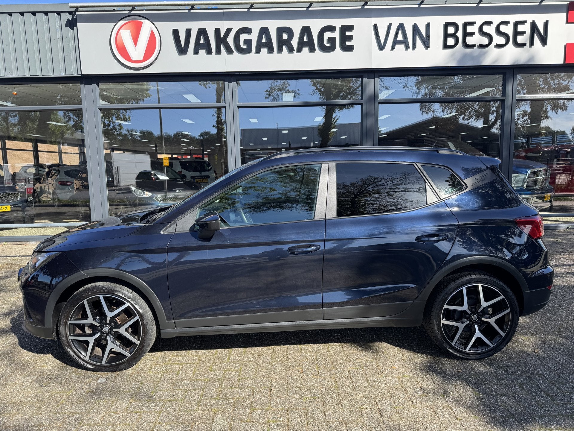 SEAT Arona 1.0 TSI Style Business Intense VIRTUALE-LED-CARPL, Auto's, Stof, Gebruikt, Blauw, 49 €/maand