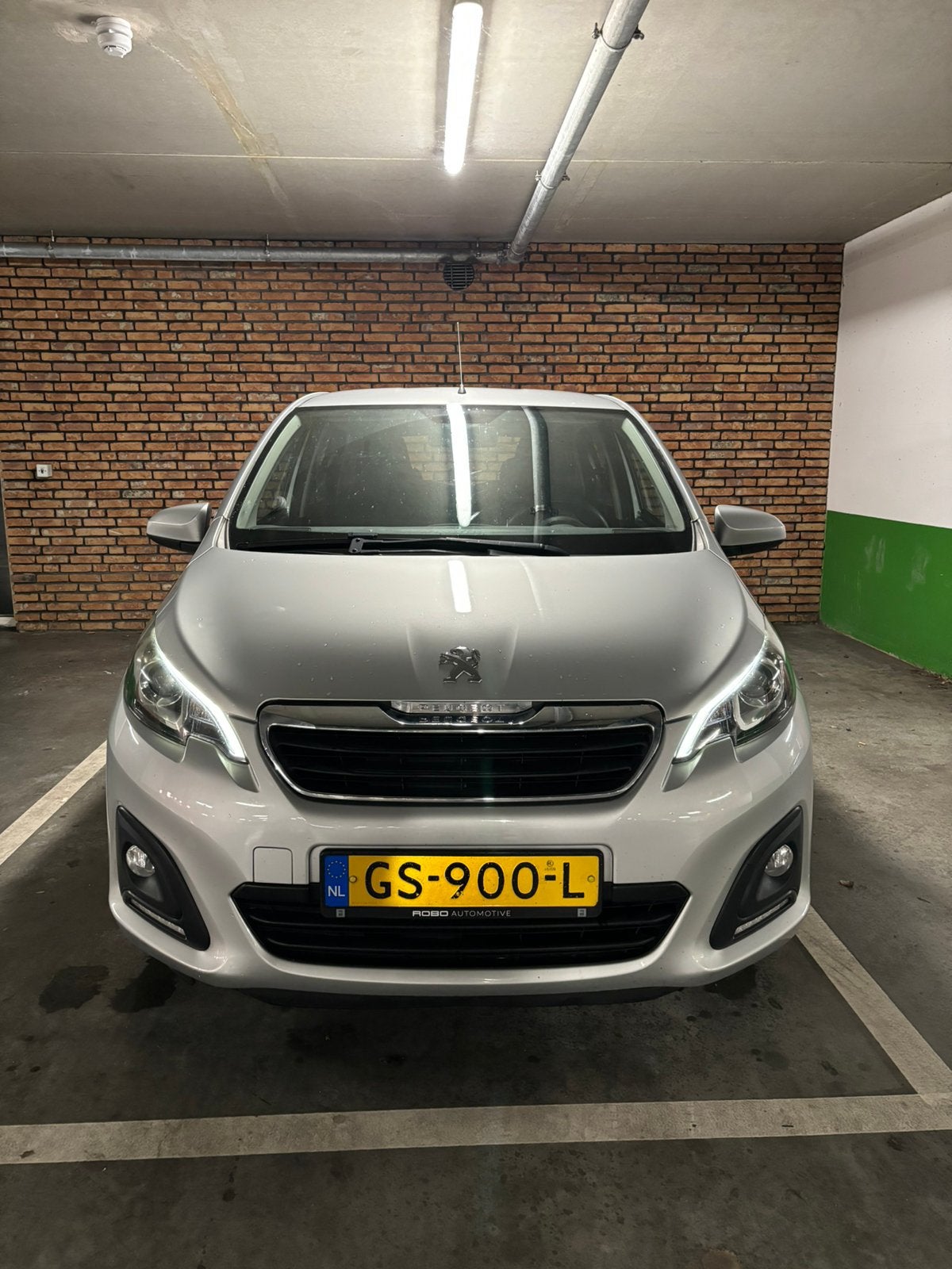 Peugeot 108 1.0 12V E-vti 51KW 5DR 2015 Grijs, Auto's, Peugeot, Voorwielaandrijving, 4 stoelen, Origineel Nederlands, Handgeschakeld