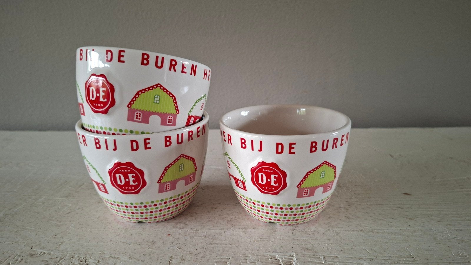 3 Douwe Egberts mokken 'Gras bij de buren', Overige merken, Keramiek, Zo goed als nieuw, Overige stijlen